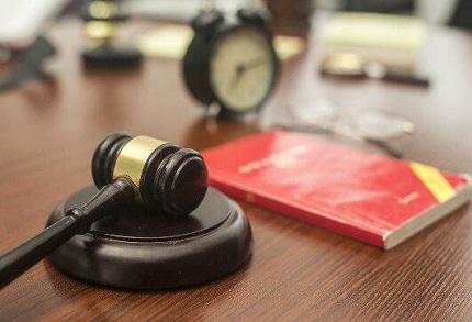 深圳龙岗区逮捕后第一时间找律师辩护很重要 专业刑事律师介入取保候审与案件辩护