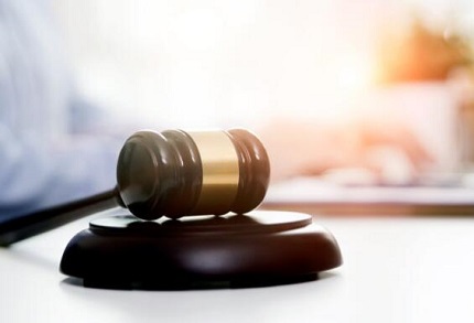 公司非法解除劳动合同员工如何维权？赔偿金计算标准与维权步骤详解