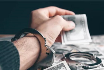 被刑事拘留请律师多少钱？被刑事拘留请律师的作用有哪些？
