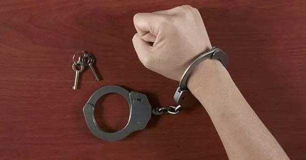 被告人可以不请律师自行辩护吗？