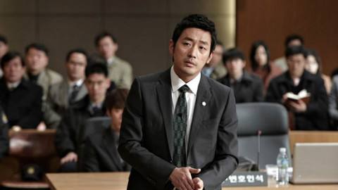 刑事案件中谁可以做代理人，请律师有用么？