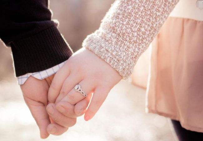 未婚先孕，男方要求堕胎，男方应承担人流费等