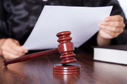 法官也会被免职？三次临时取消开庭 终将为任性买单！