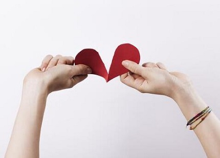 家庭暴力离婚孩子怎么判？家庭暴力离婚财产如何分配？