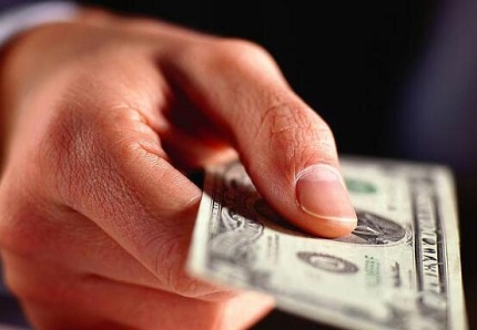 挪用公款10万判几年？挪用公款10万已退还犯法吗？