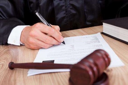 出轨需要请律师吗？出轨律师收费标准是怎样的？
