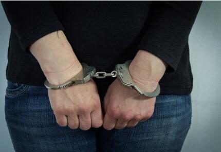 故意杀人罪自首会减多少年？自首能判死刑吗？