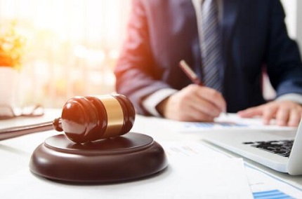 诽谤罪可以索赔多少钱？诽谤罪需要请律师吗？