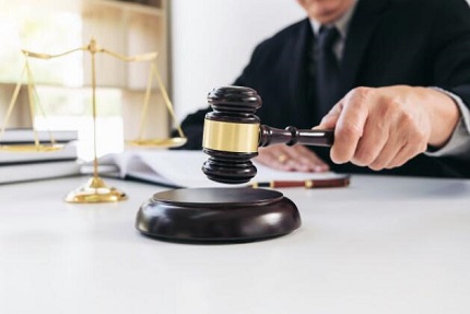 共同犯罪如何处罚？共同犯罪可以请同一个律师吗？