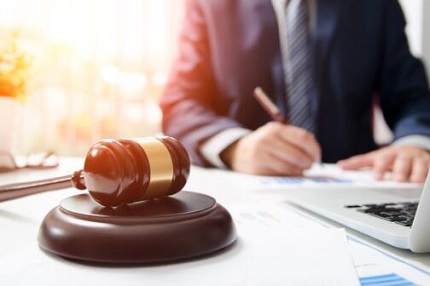 职务侵占50万判多少年？职务侵占50万取保候审概率大吗？