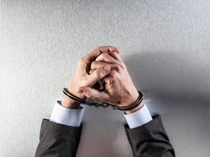 被羁押在看守所家属可以探望吗？被羁押在看守所意味着什么？