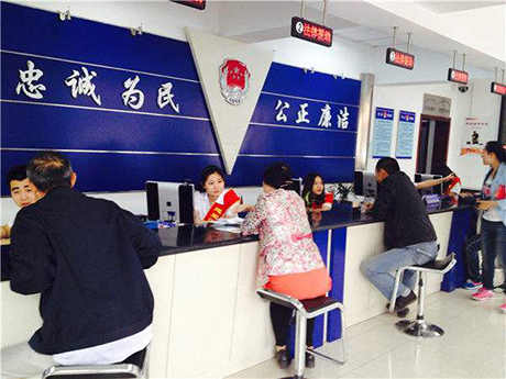 法律援助律师收取财物，会受到什么样的处罚？