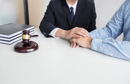 工伤事故律师咨询电话是多少？工伤事故律师咨询怎么样收费？