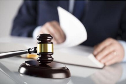 工伤律师费是多少？工伤律师费可以让对方承担吗？