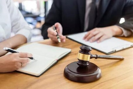 工伤律师合同怎么签？工伤律师合同样本是怎样的？
