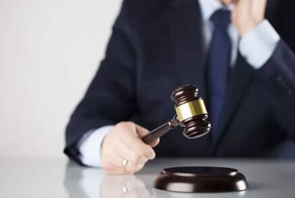 抢劫罪逮捕后意味着什么？抢劫罪逮捕后最轻判多久？