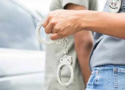 被刑事拘留后家属可以见人吗？被刑事拘留后家属该怎么办？