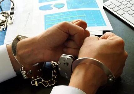 羁押期间家属可以会见吗？羁押期间如何找律师？