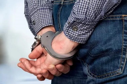 深圳被警察带走家属有权知道吗？被警察带走家属多久能见面？