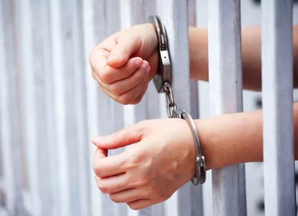 关在看守所的人会疯掉吗？关在看守所多久才会判刑？