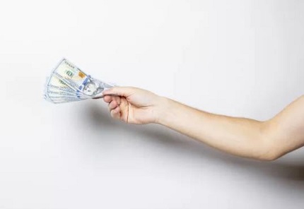 朋友欠钱不还怎么办？朋友欠钱不还多少钱可以起诉？