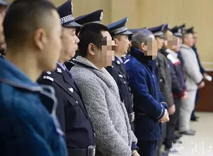 首起长江采砂涉黑命案开庭！当地群众拍手称快！