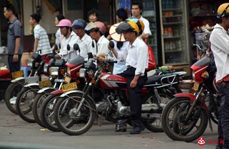 摩的师傅 乘客坐摩的身亡司机逃逸 如何认定交通肇事逃逸?