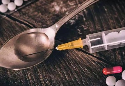 第一次容留他人吸毒罪判多久?