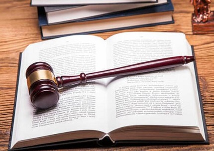 刑事自诉律师费谁承担?