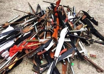 聚众斗殴罪无罪辩护请个律师多少钱?聚众斗殴罪无罪几率大吗?