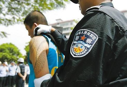 妨害公务罪警察轻微伤多久能判下来?