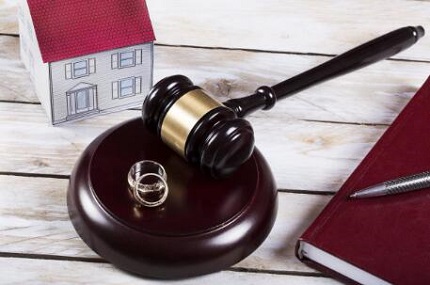 起诉离婚请律师和不请律师的区别