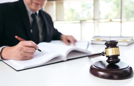 劳动仲裁请律师可以风险代理吗?