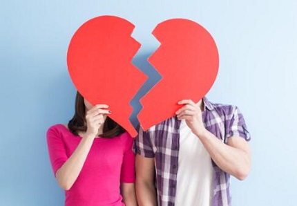 离婚官司被告不出庭如何应对？