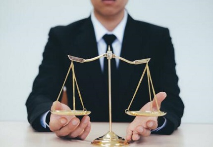 刑事拘留请律师大概多少钱?