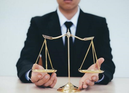 容留他人吸毒请律师可以取保吗?