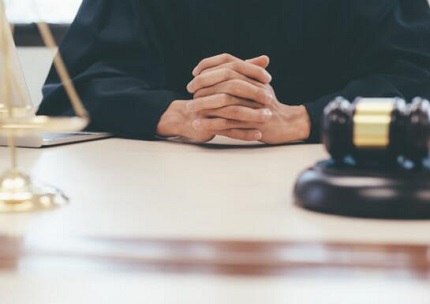 刑事律师请当地的还是异地的好?