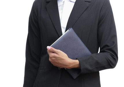 刑事律师辩护一次多少钱?