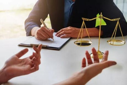诉讼离婚可以请律师全权处理吗？