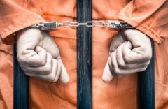 洗黑钱请律师可以保人出来吗？ 洗黑钱律师的收费标准是什么？