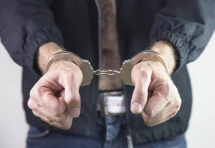 被刑事拘留后家属首先要做什么?