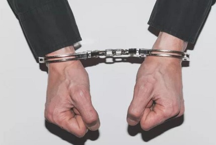 逮捕后请律师能到公安机关了解案情吗?