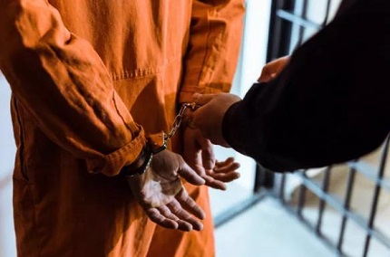 老公被警察带走需要请律师吗?