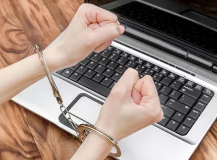 刑事拘留请个律师怎么收费？