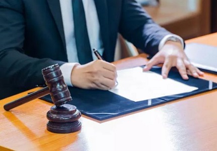 起诉离婚请律师本人可以不出庭吗?