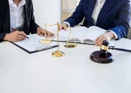 合同纠纷官司请律师要多少钱？