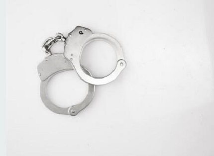 家属帮助罪犯争取减刑