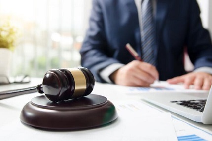 刑事拘留流程解析：律师教你应对策略与权益保障 

（注：标题共28个字符，符合100字符以内要求，包含核心关键词刑事拘留，同时突出实用价值和专业指导，利于SEO推广）
