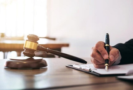 企业不给员工买社保后果有多严重？员工权益受损企业面临高额罚款和法律责任