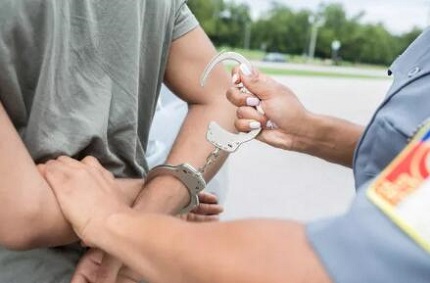 入职一个月未签劳动合同怎么办？员工权益保障与法律风险解析